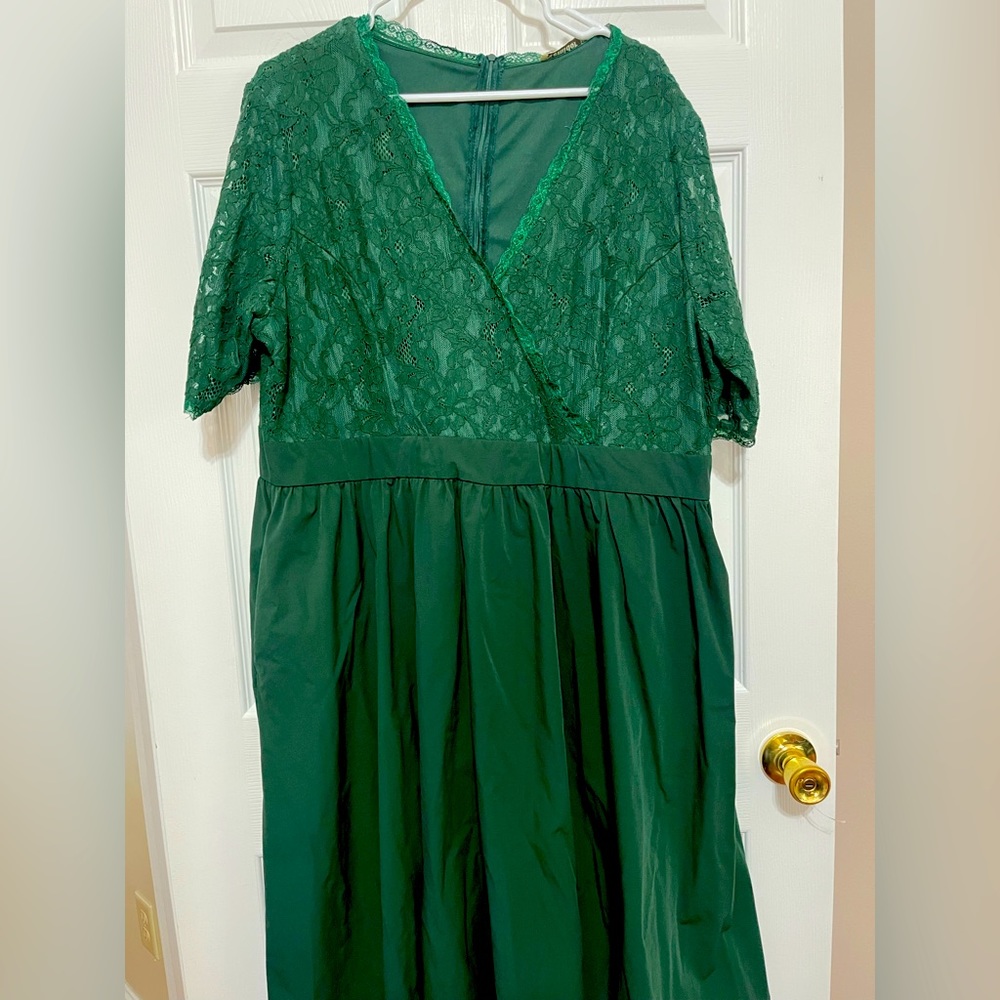 Holiday formal party dress w/pockets; size 24; hunter green lace top; full skirt